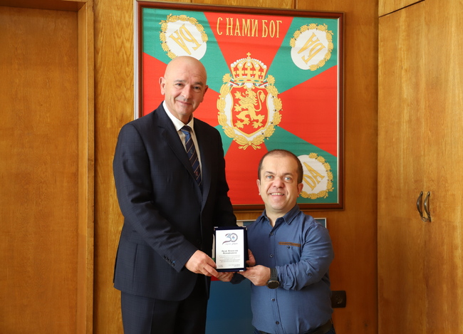 10 години рамо до рамо: ВМА с грижа за здравето на малките хора в България