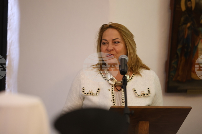 Появата на тиражирани графични изображения в православната култура е явление с неочаквано голямо значение, според доц. Ралица Русева