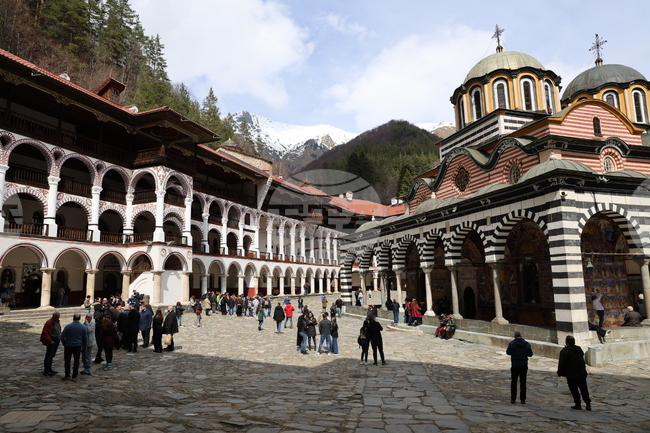 Day 2 of International Cyrillic Forum at Rila Monastery Highlights Cultural, Spiritual Legacy