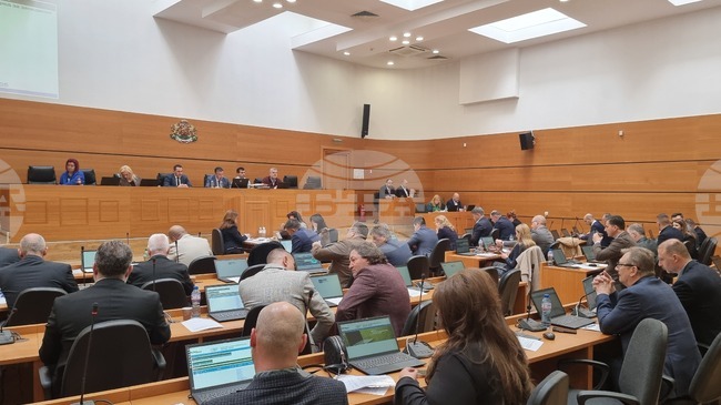 Общински съвет Пловдив оттегли за следващо заседание предложението за въвеждане на „бял билет"