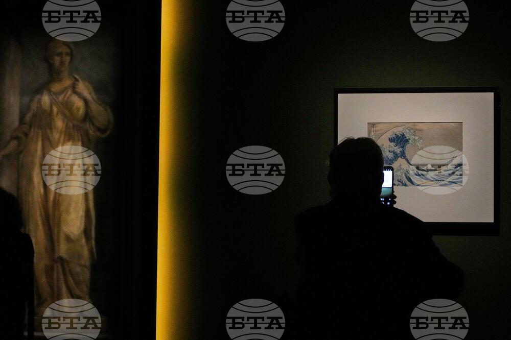 Italy Japan Art Hokusai Exhibit