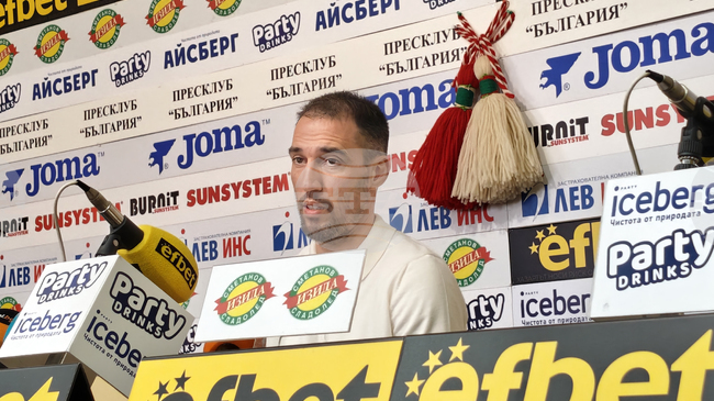 Единствено съжалявам, че не отидох да играя в Англия, заяви бившият капитан на българския национален отбор по футбол Ивелин Попов