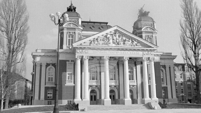 Преди 50 години е открита обновената сграда на Народния театър „Иван Вазов“