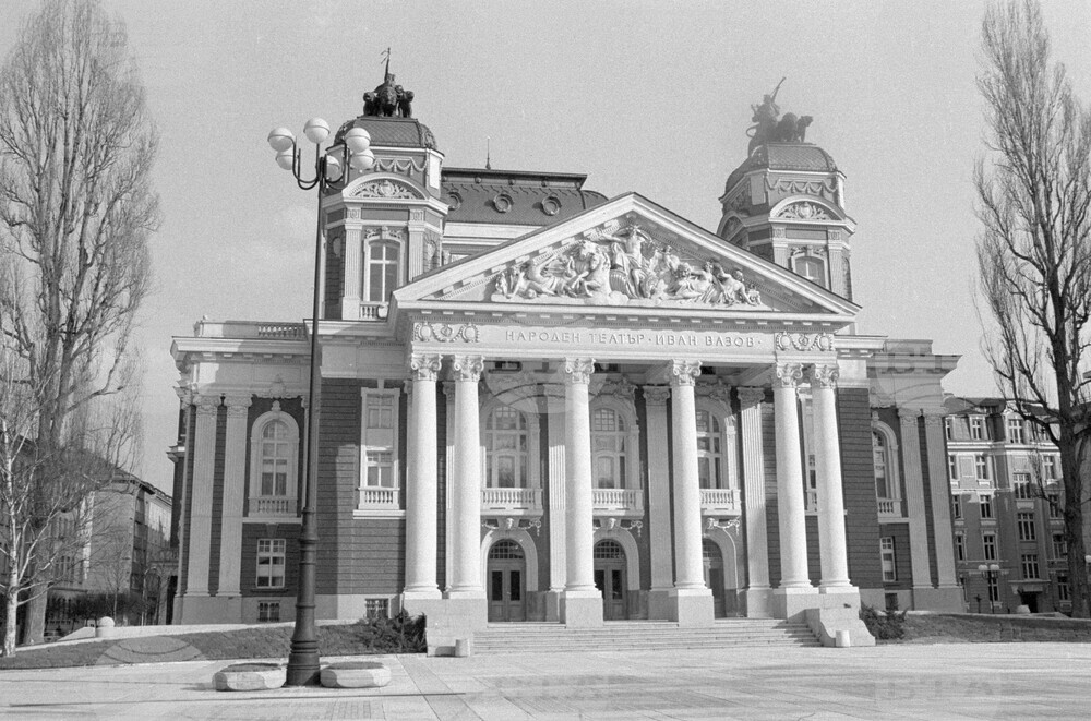 Преди 50 години е открита обновената сграда на Народния театър „Иван Вазов“