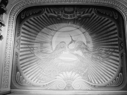 Завесата на сцената на Народния театър