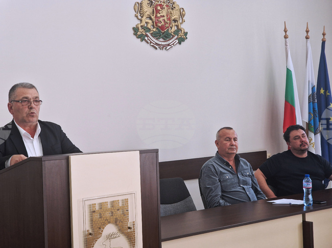 Община Завет планира да закупи специализиран автомобил за транспортиране на починали 