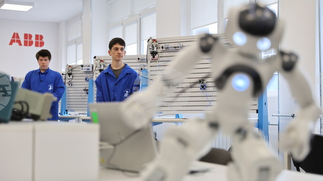 Център за високи постижения бе открит в гимназията по електротехника и електроника в Пловдив