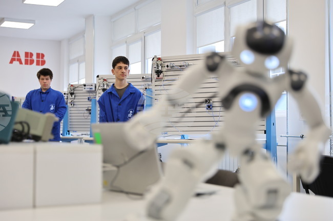 Център за високи постижения бе открит в гимназията по електротехника и електроника в Пловдив