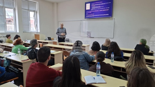 Водещи литературоведи и езиковеди от девет държави гостуват на Пловдивския университет "Паисий Хилендарски" за обучителна програма