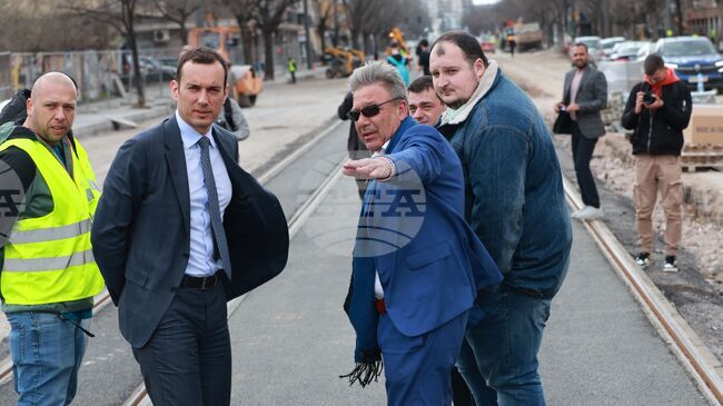 Движението по бул. „Александър Стамболийски" се очаква да бъде пуснато до два месеца, обяви кметът на София Васил Терзиев