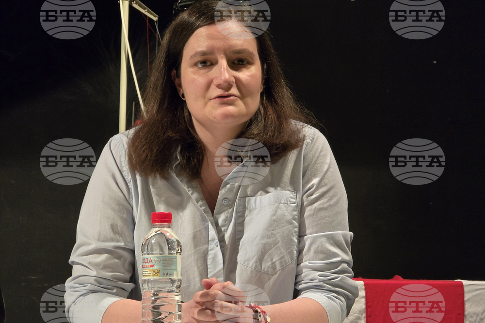 Плевен - „Пукнатини“ - предстояща премиера - Надя Панчева