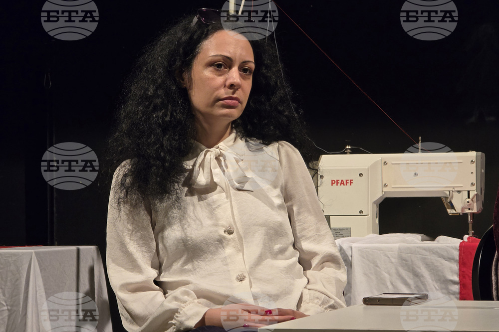 Плевен - „Пукнатини“ - предстояща премиера - Камелия Хатиб