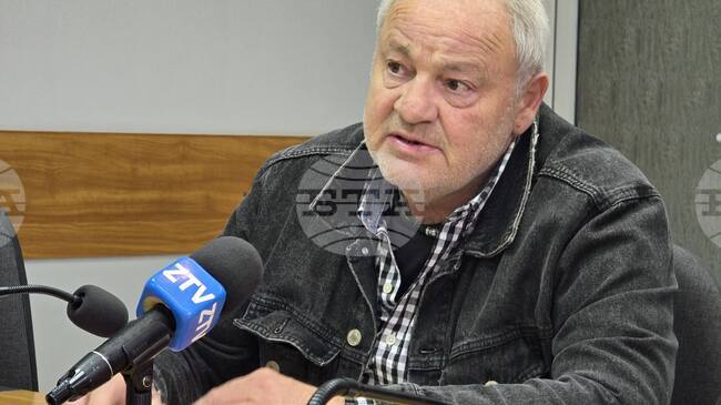 Пролетна изложба натюрморт представя Ловешката художествена галерия