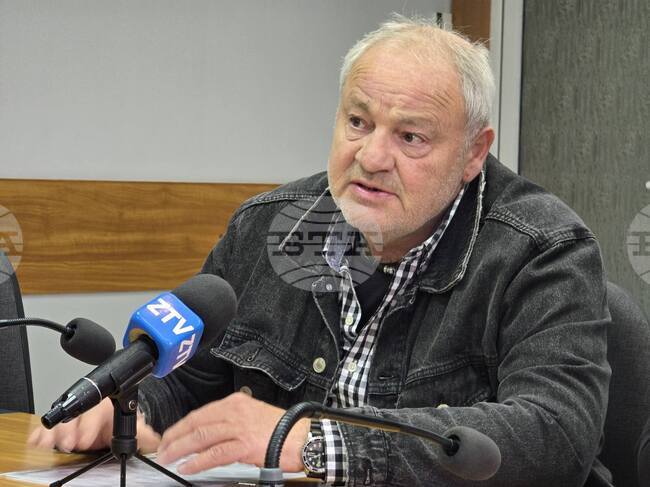 Пролетна изложба натюрморт представя Ловешката художествена галерия