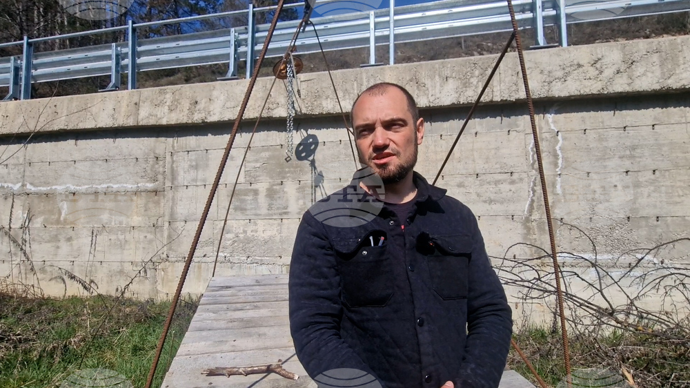 Село Средногорци - въжена платформа