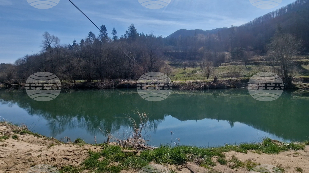 Село Средногорци - въжена платформа