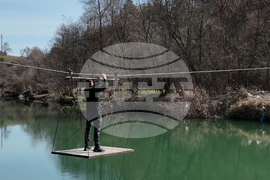 Село Средногорци - въжена платформа