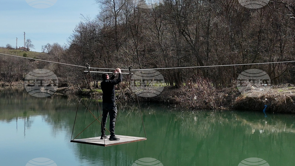 Село Средногорци - въжена платформа