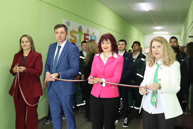 Надграден STEM център в Професионалната гимназия по земеделие в Търговище отвори врати за бъдещи специалисти