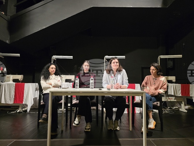 "Пукнатини" е новата премиера на плевенския Драматично-куклен театър "Иван Радоев"