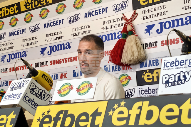 Единствено съжалявам, че не отидох да играя в Англия, заяви бившият капитан на българския национален отбор по футбол Ивелин Попов