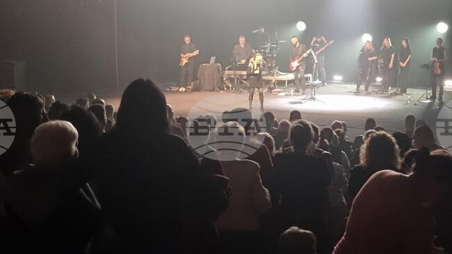 Кюстендил пя заедно с Лили Иванова емблематични нейни песни на втория концерт от националното й турне 