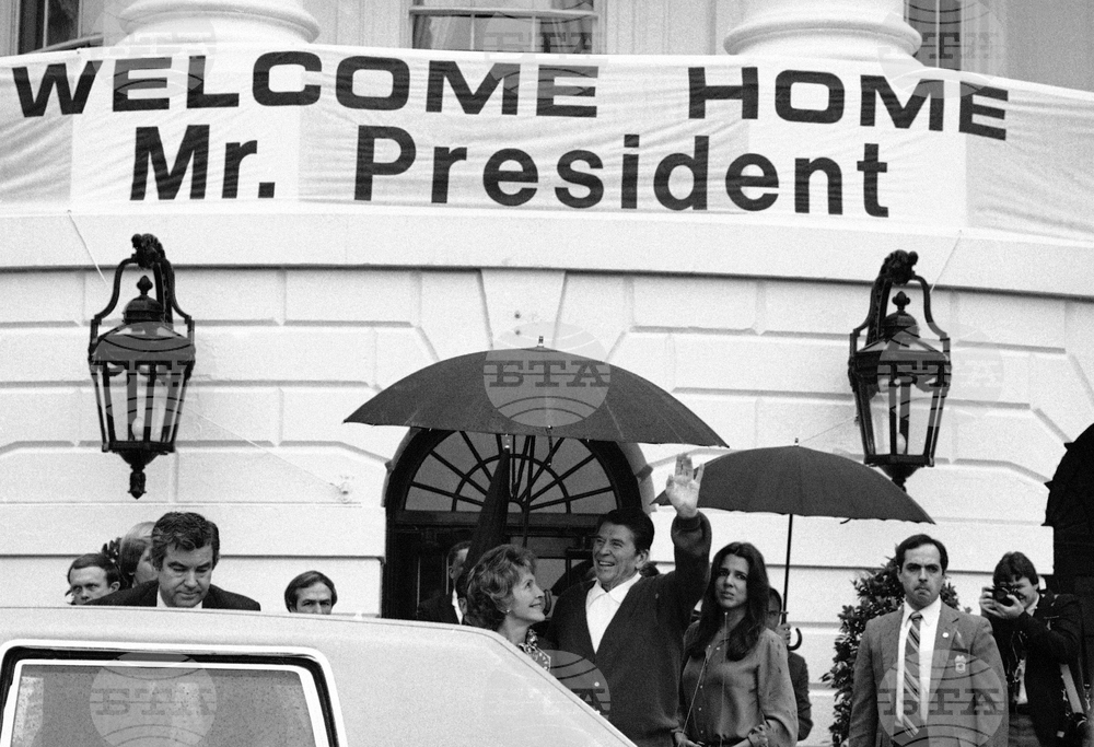 Преди 45 години срещу американския президент Роналд Рейгън е извършен неуспешен опит за покушение, само два месеца след като встъпва в длъжност