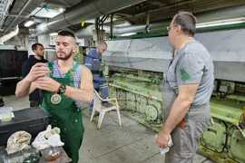 Ден 110 - На борда на НИК 421 започна следпоходна поддръжка