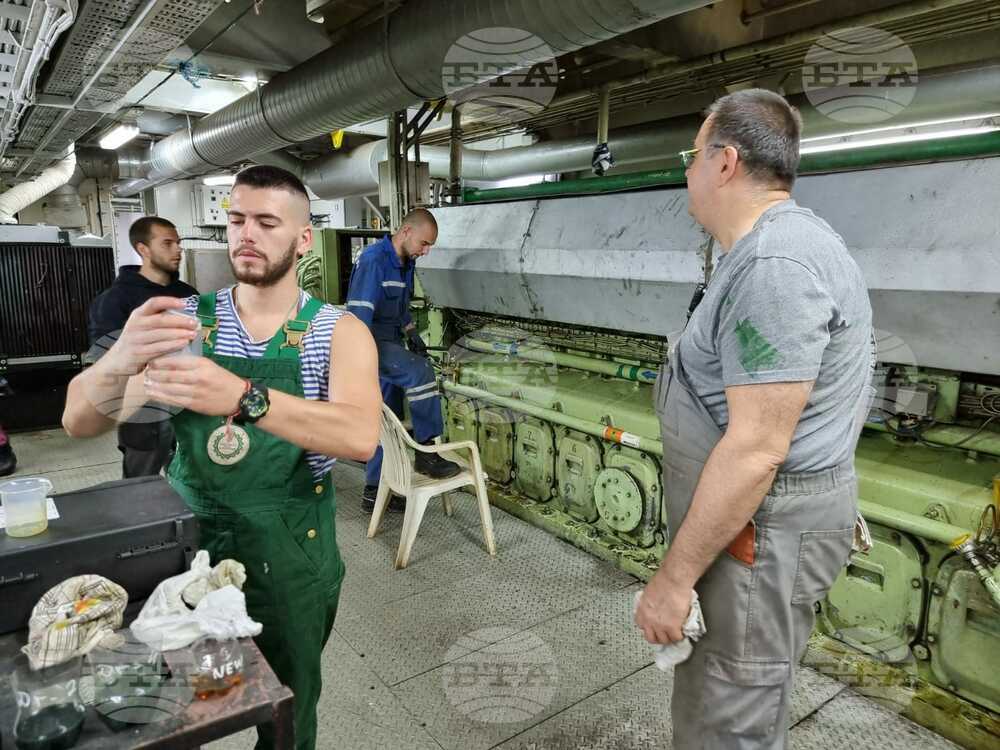 Ден 110 - На борда на НИК 421 започна следпоходна поддръжка