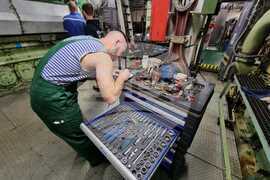 Ден 110 - На борда на НИК 421 започна следпоходна поддръжка