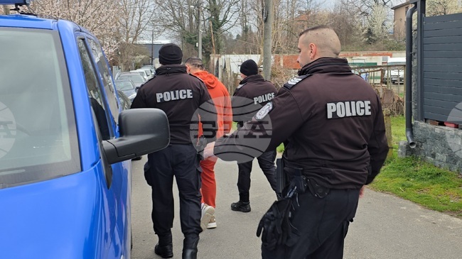 Двама мъже са задържани за търговия с гласове в област Кърджали, иззети са 9000 евро и три тетрадки с имена 