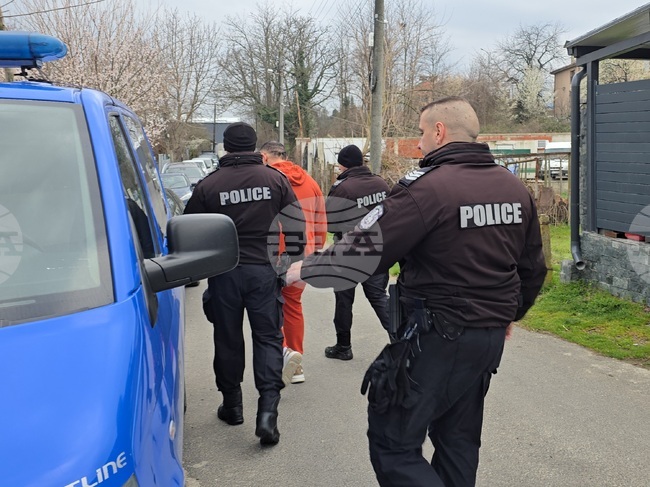 Двама мъже са задържани за търговия с гласове в област Кърджали, иззети са 9000 евро и три тетрадки с имена 