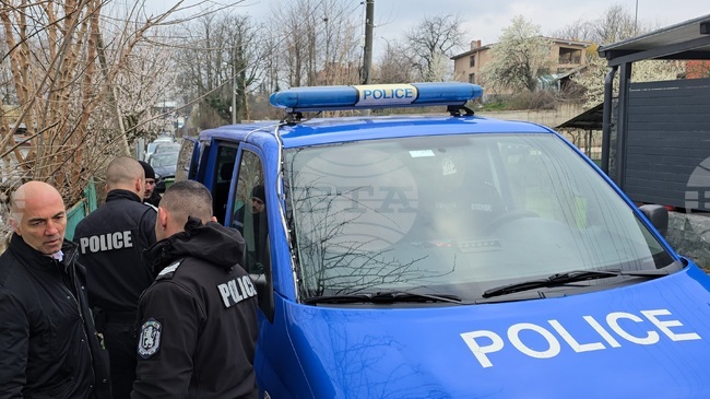 Трима души са задържани при специализирана полицейска операция в област Смолян