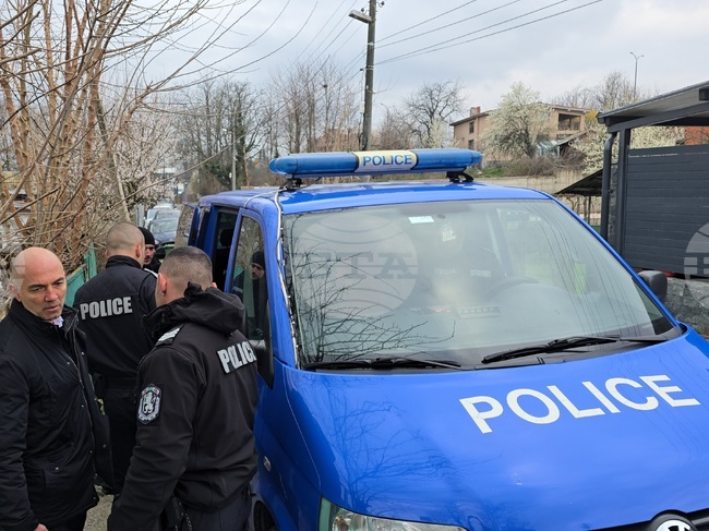 Трима души са задържани при специализирана полицейска операция в област Смолян