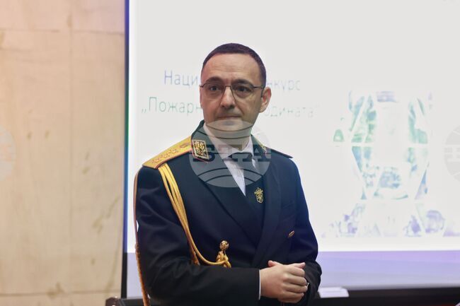 Ситуацията с пожара в халето за преработка на пластмаса е овладяна, пожарът е локализиран, каза Александър Джартов