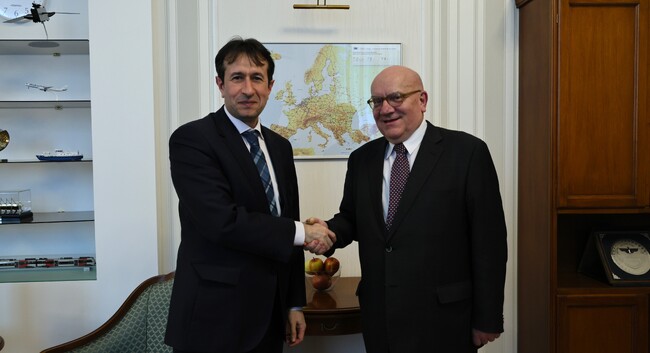 Transport Minister Discusses Surge in Fuel Prices with Slovak Ambassador to Bulgaria