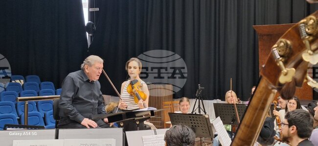 Световноизвестни диригент и цигуларка представят със Симфониета Враца концерта „Немски романтизъм под влияние…“