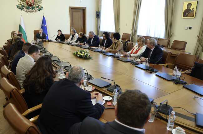 АЗПБ представи пред премиера пакет от мерки за намаляване на ценовата тежест: Подкрепа за родното производство и прозрачност по веригата