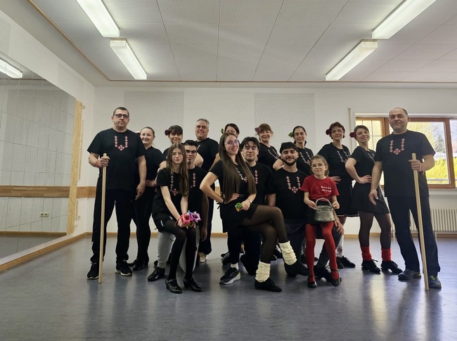 В Мюнхен ще представим танц, вдъхновен от обичая ладуване, посочи пред БТА Натали Велчева, ръководител на група „Елбетица“ в Офенбург