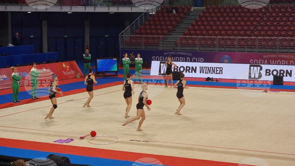 Художествена гимнастика - подиум тренировка