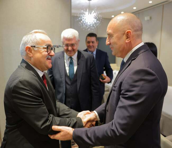 Лидерът на „Прогресивна България“ Румен Радев проведе среща с компания, която планира да открие производство на авиационни двигатели в Бургас