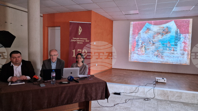 Сценичната завеса, която се съхранява в НЧ "Добри Войников – 1856", е сред най-старите запазени в България, посочи доц. Стефан Белишки