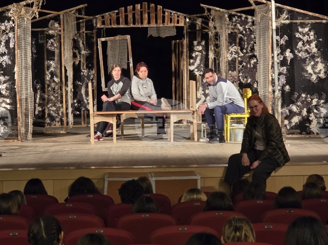 ДТ „Владимир Трандафилов“ във Видин отбеляза Международния ден на театъра с открита репетиция и урок за ученици