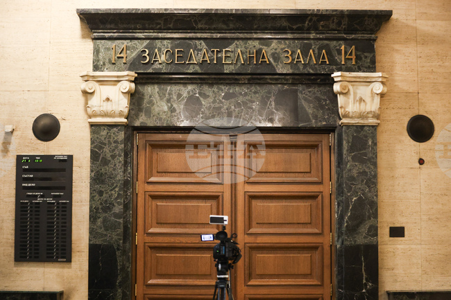 Съдът призна за виновен Петьо Петров - Еврото за изготвяне на фалшиви документи и му наложи глоба от 2556 евро
