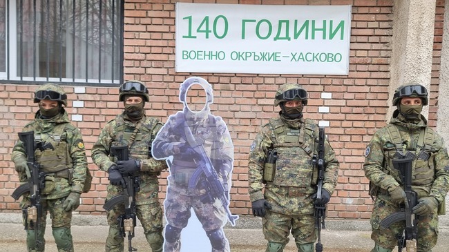 С демонстрация на военна техника и как се оказва помощ на ранен на бойното поле Военно окръжие Хасково отбеляза 140 г. 