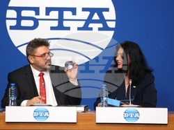 Национален пресклуб на БТА София - Институт за изследване на изкуствата - Българска телеграфна агенция - договор - подписване