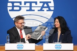 Национален пресклуб на БТА София - Институт за изследване на изкуствата - Българска телеграфна агенция - договор - подписване