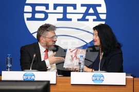 Национален пресклуб на БТА София - Институт за изследване на изкуствата - Българска телеграфна агенция - договор - подписване