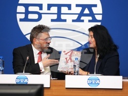 Национален пресклуб на БТА София - Институт за изследване на изкуствата - Българска телеграфна агенция - договор - подписване