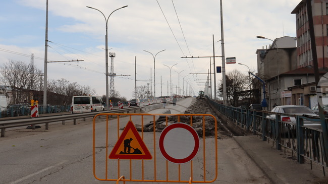 Започна основен ремонт на ж.п. надлеза на бул. "Съединение" в Хасково, съобщиха от общината 
